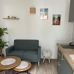 Joli Appartement Renove Au Coeur Des Batignolles