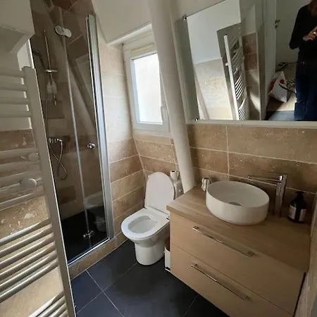 Apartment Joli Renove Au Coeur Des Batignolles